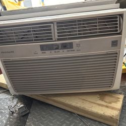 Frigidare 6000 Btu Window Mounted Room Air Conditioner