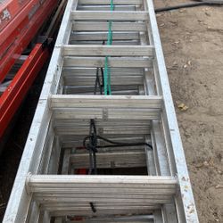 Escalera de 16 pies seminuevas 150 cada una