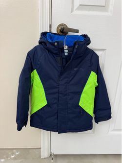 Boys size 5/6 mountain warehouse winter jacket excellent condition located in Weston