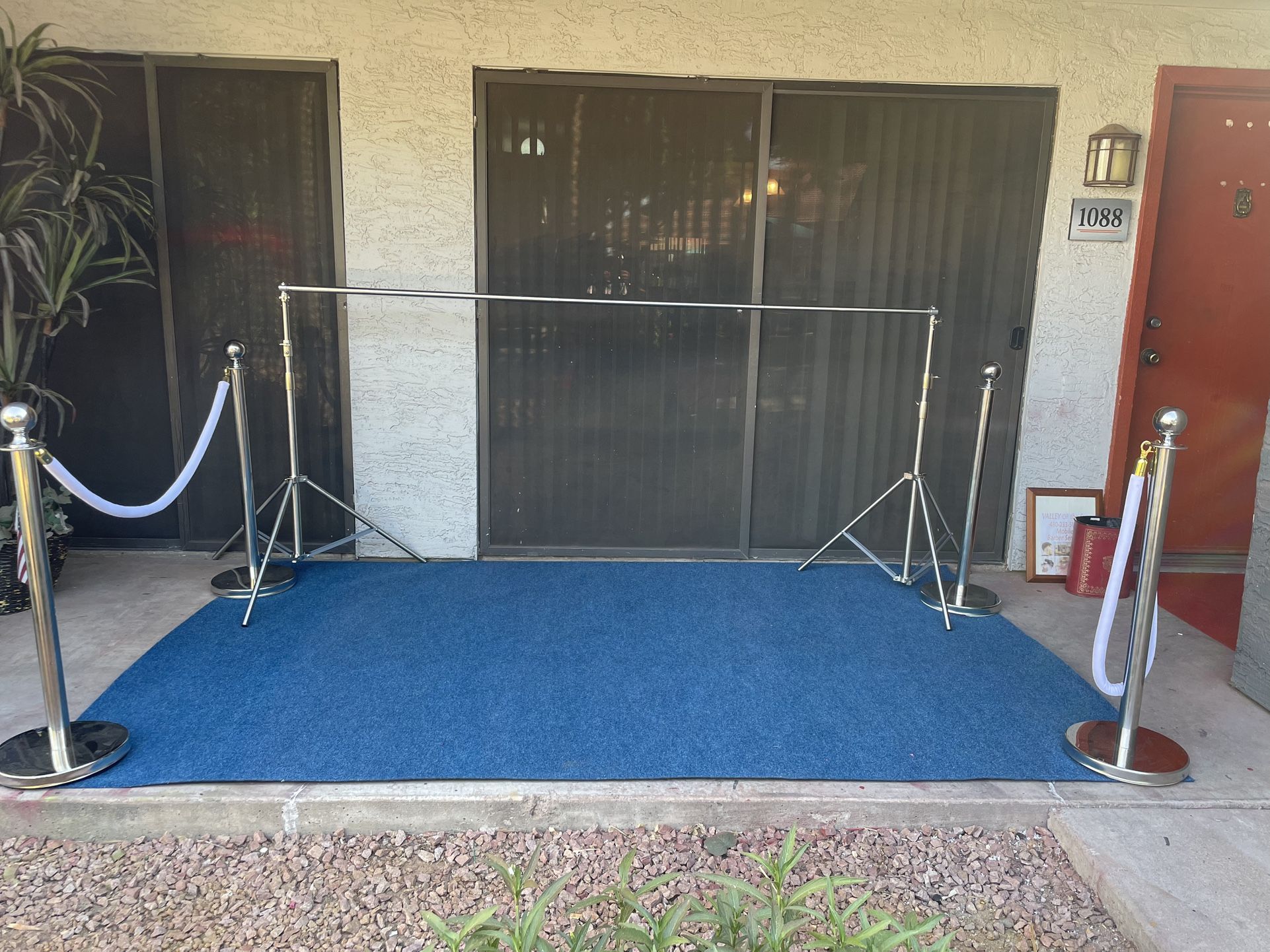 Blue carpet set up complete set up crowd, controllers, professional, backdrop, stand, heavy duty, and blue carpet