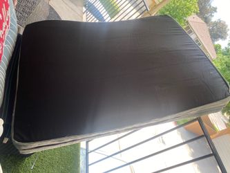 Giant dog bed new with no tag $45 ta$