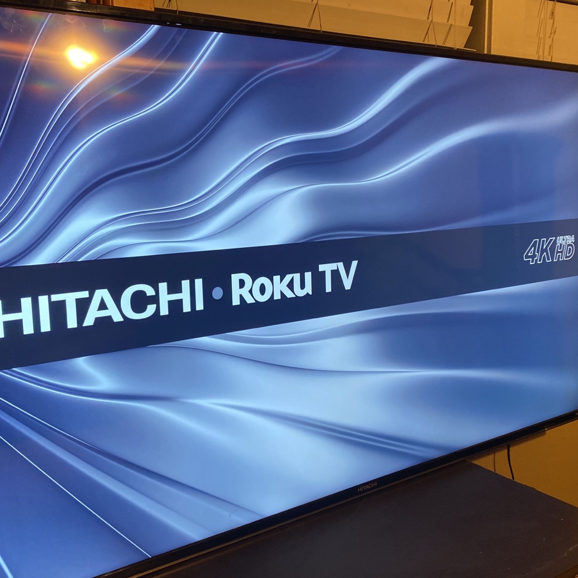 Hitachi Roku Tv 55”