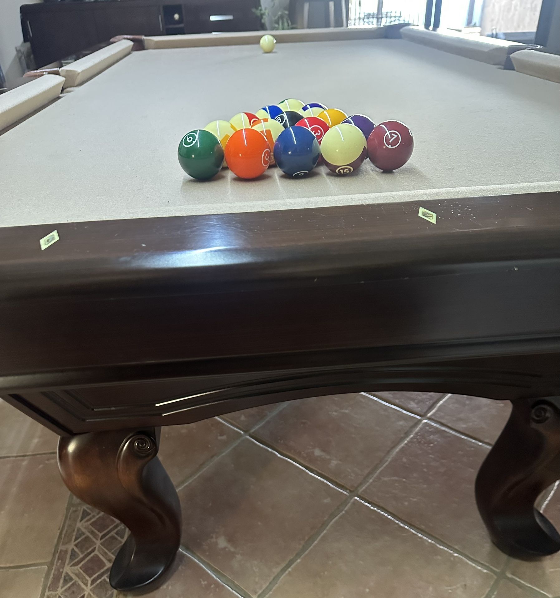 DLT 8’ Pool Table Billards w/ Mcdermott Lucky Pool Cues and More