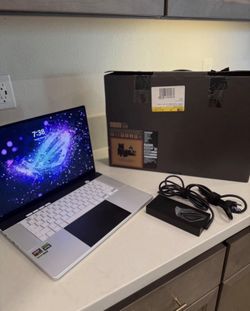 ASUS ZEPHYRUS 4070 32GB 2TB OLED GAMING LAPTOP
