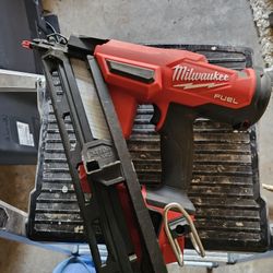 Milwakee 15 Gauge Battery Powered Nail Gun