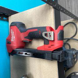 Milwaukee M12 Stapler