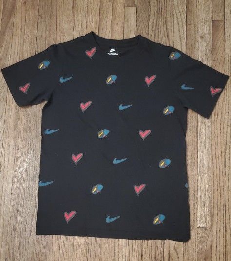 NIKE COLORFULL  MULTIPLE  PRINTS  YOUTH  BLACK  ( SMALL  SIZE)   T-SHIRT  PRE-OWNED  