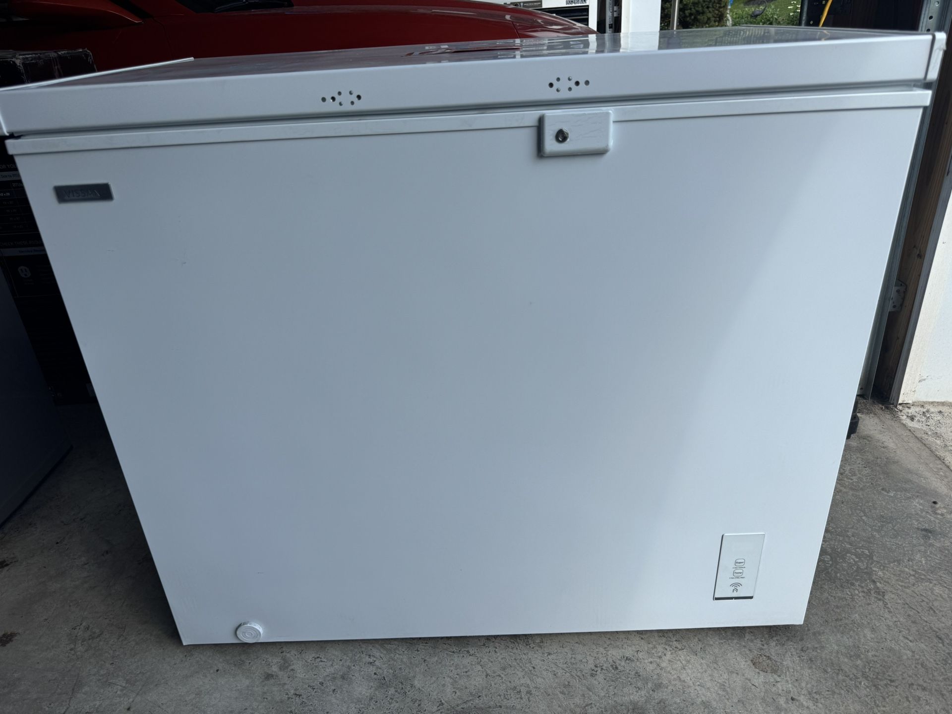 New Vissani 8.8 cu. Ft. Smart Convertible Chest Freezer/ Refrigerator. New. Must Pickup