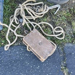 PULLEY WITH ROPE