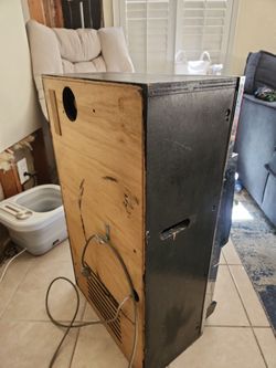 Vintage Olympia Bunny Girl Slot Machine for Sale in Temecula, CA