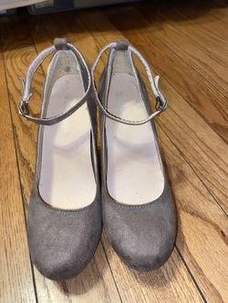 Suede wedged shoes size 6.5