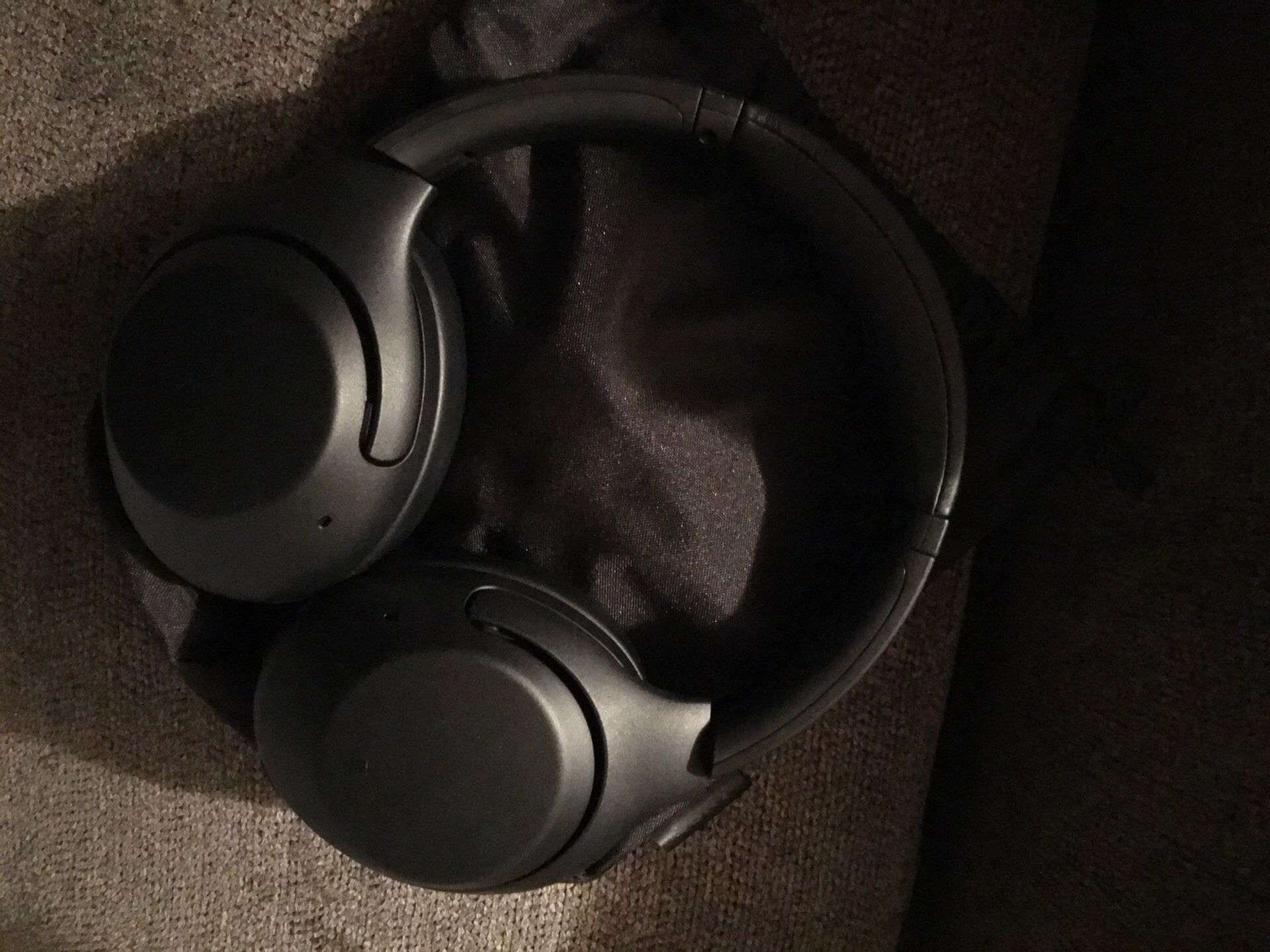 Sony Noise Cancelling Headphones WHXB900N/B