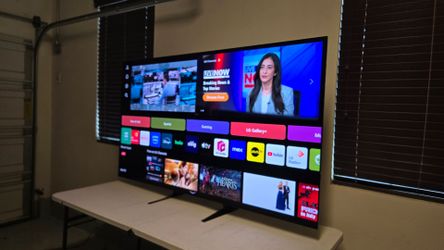 77 Inch Oled LG C2 Smart TV 4K UHD with 120 Hz refresh rate in perfect condition.