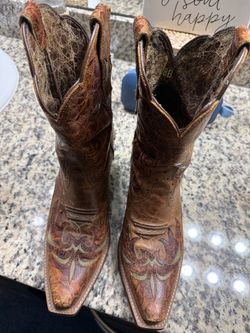 8 B  Ariat Woman’s  Boots