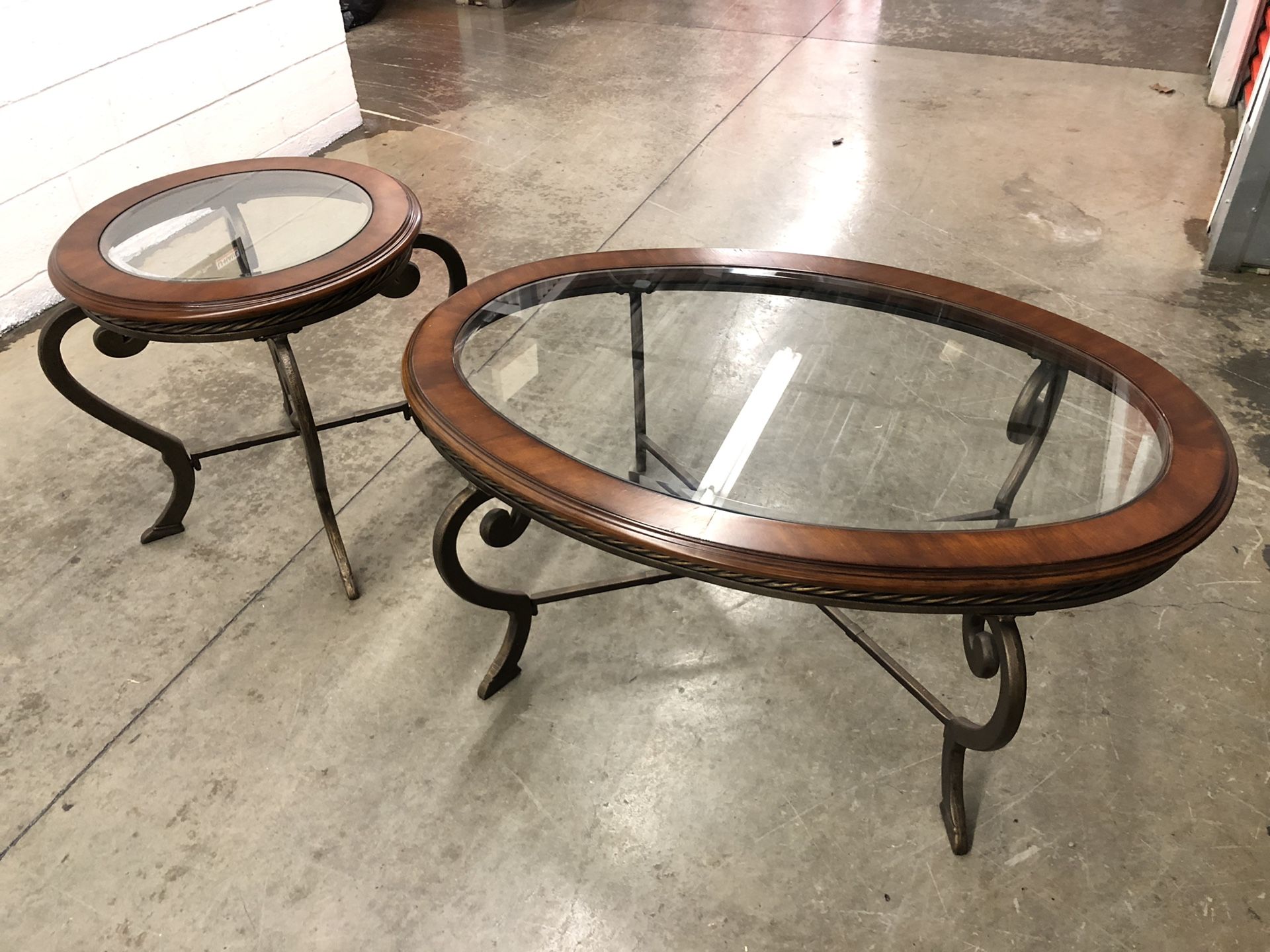 Beautiful coffee table and side table $225