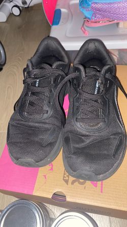 Woman tennis shoes