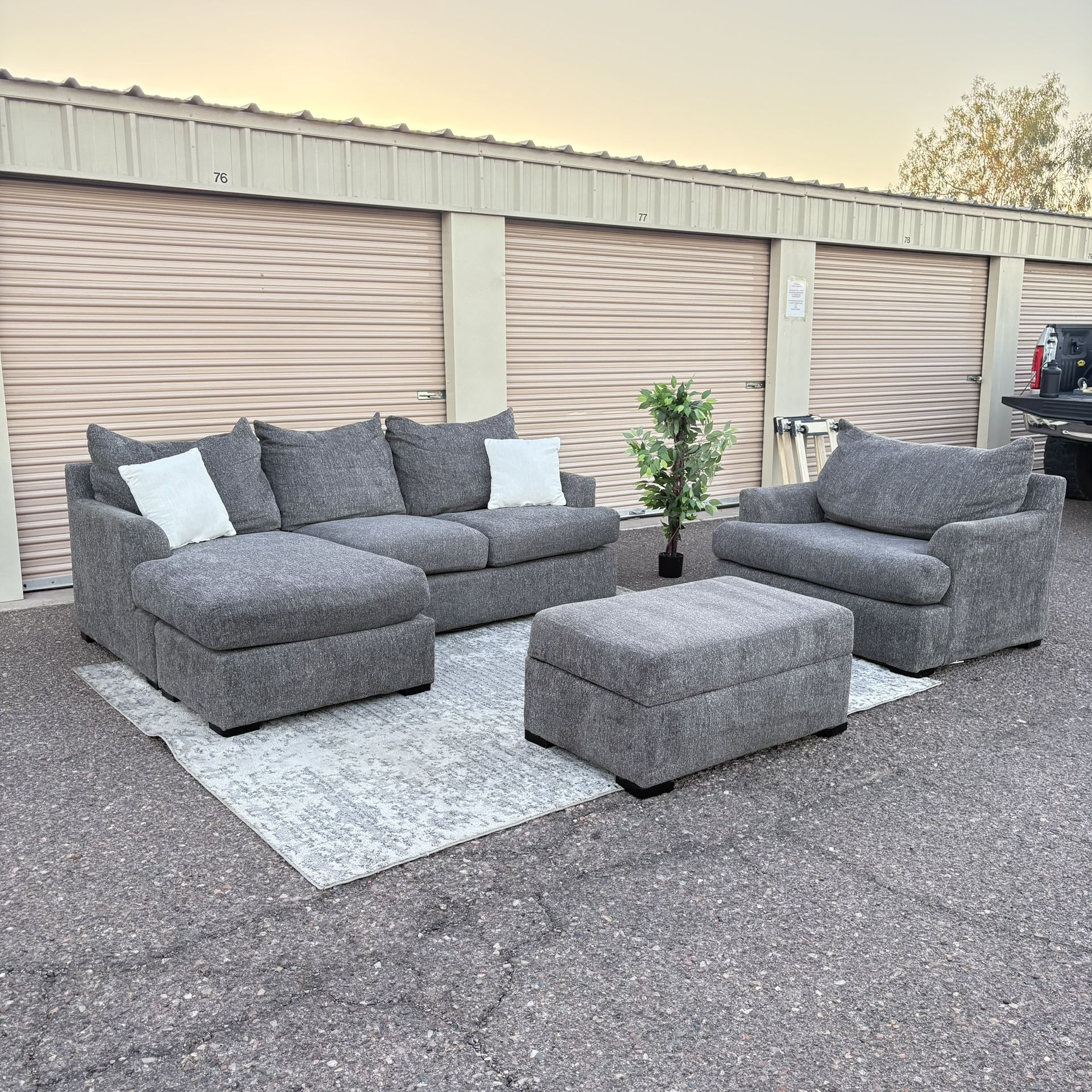 Broyhill Sofa Reversible Chaise + Accent chair + Storage Ottoman Set - Delivery 🚚