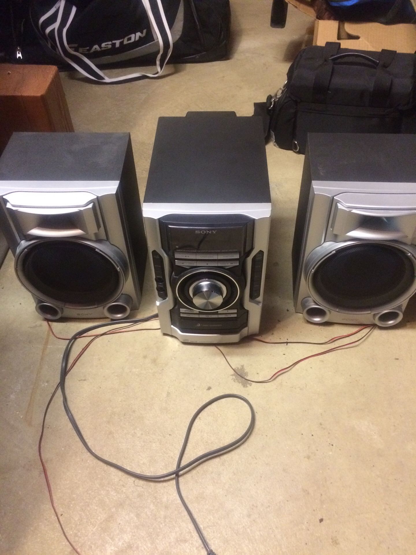 Sony 3 cd stereo system works great will not take 20 lowballers don’t waste my time