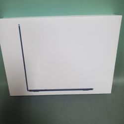 Apple MacBook Air 13 Inch Brand New M4 Chip 16gb RAM 256gb SSD - Black Friday Deals On Now! 