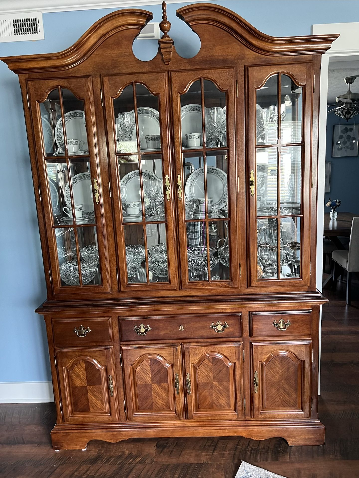 Vintage China Cabinet /Hutch