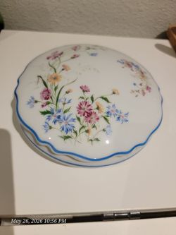Vtg. Rochard Limoges Porcelain France LG. 6" Round Floral Trinket Box/Vanity Lidded Dish.
