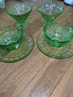 6 pieces depression glass