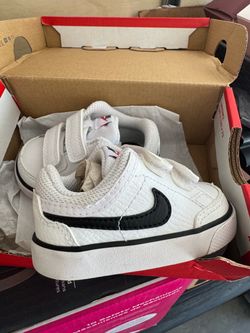 Nike Toddler Sneakers White Black Velcro