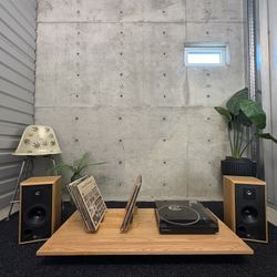 BRAND NEW HAND CRAFTED RED OAK LOW END TABLE (DELIVERY AVAILABLE)