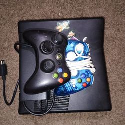 Xbox 360 With 9 Games And 2 Controllers