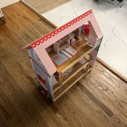 Dollhouse With Accessories 