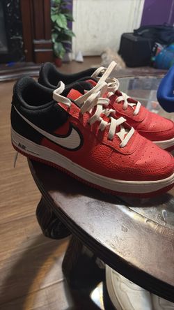 nike size 6.5 y.   in very good condition.   25 dollar