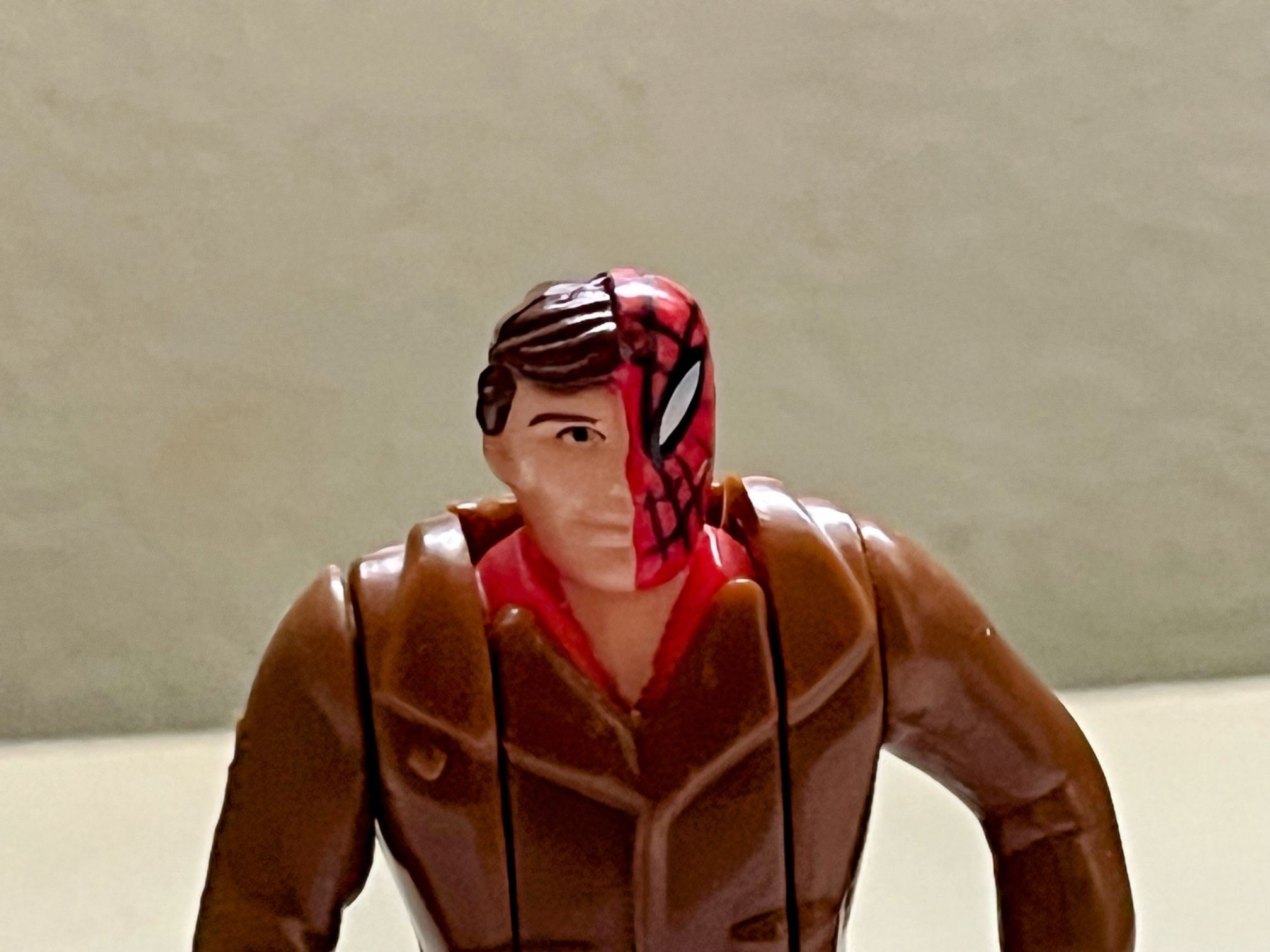 Vintage 1995 Genuine Marvel Peter Parker & Spider-man Changeable Action 