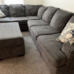 Sectional Sofa/Couch w Ottoman