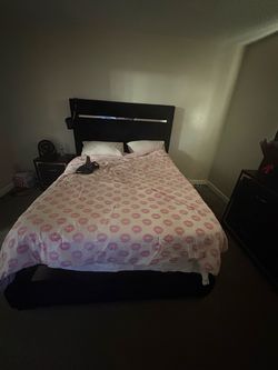 Queen Bed Set