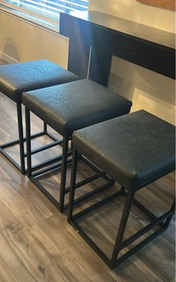 3 barstools (Excellent Condition)