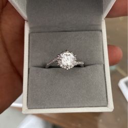 Women’s Diamond Engagement Ring Size 7