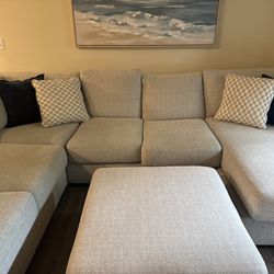 Sectional Couch with Ottoman – Like New, Excellent Condition