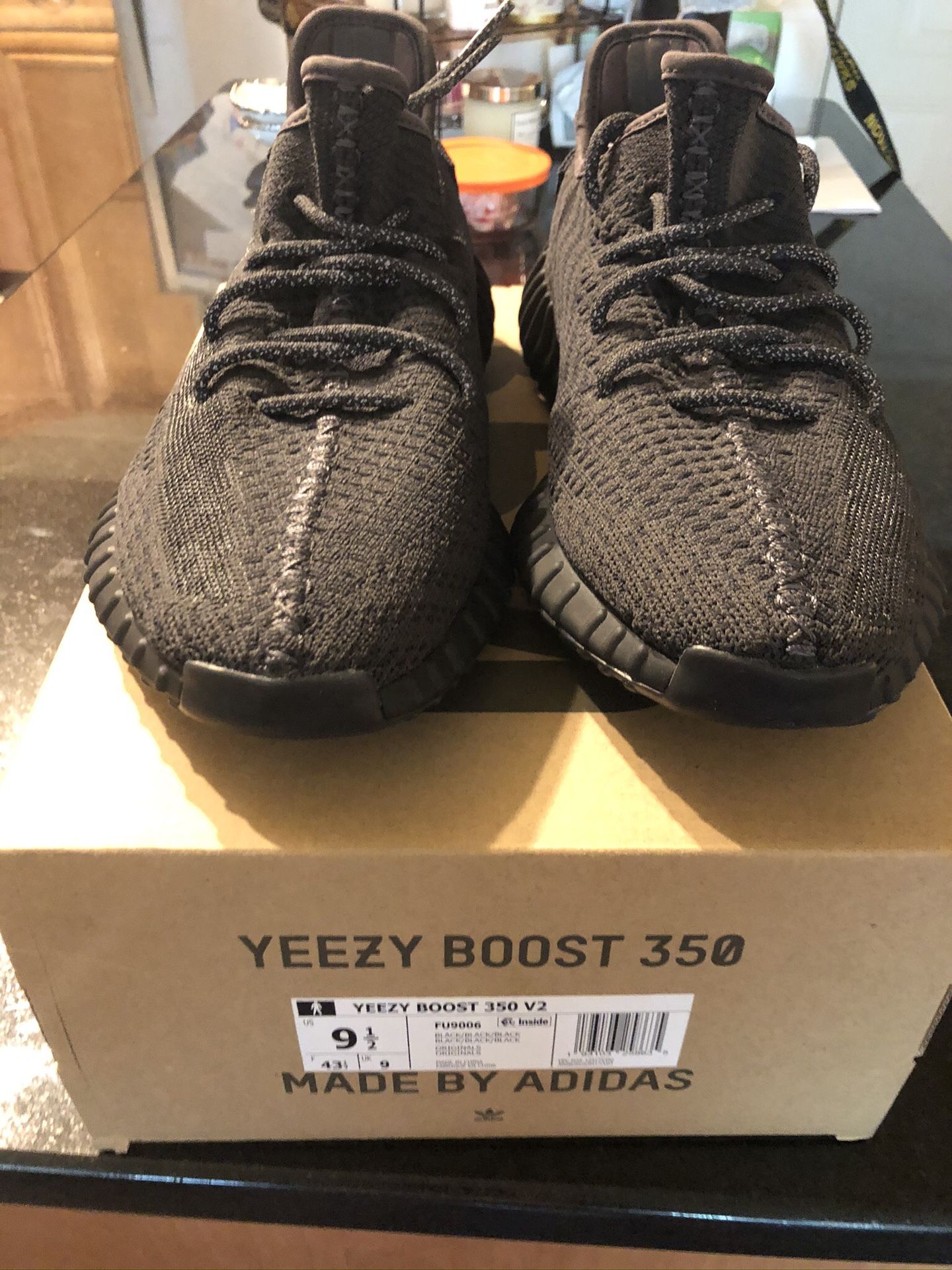 Yezzy black non reflective size 9.5 pads og all