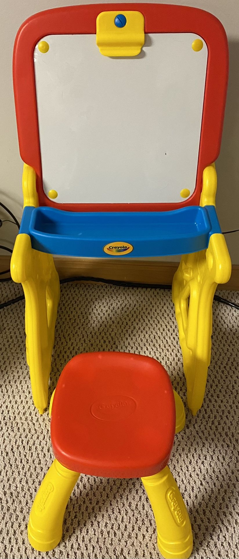 Crayola Fold and Go Art Studio with Stool and Magnetic Board