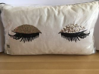 H&M Home Lash Throw Pillow