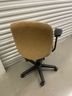 Allsteel Ergonomic Office Chair – Comfortable Cushioned Seat