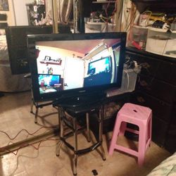 32 inch  Tosiba plasma tv and 3  color dome Sequrity camaras 