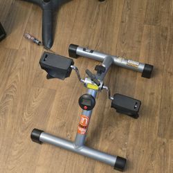 Compact Leg Excercise Machine