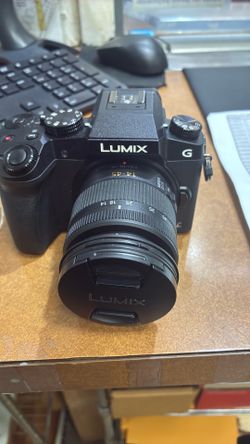 PANASONIC LUMIX G CAMERA