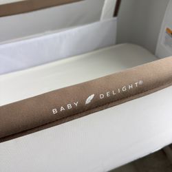 Baby Delight Bedside Me Dreamer Bassinet 