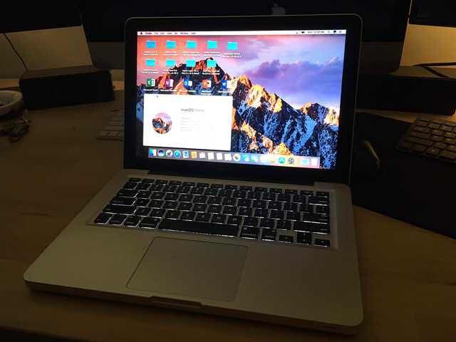 MacBook Pro 13, 2.4ghz i5 8gb 1tb Adobe, Office, Final Cut Logic X Photoshop Lightroom Programs
