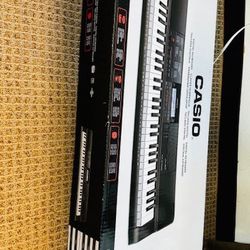 Casio CTX700 Keyboard 