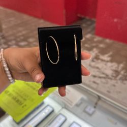 Medium Hoops With Spring Claps