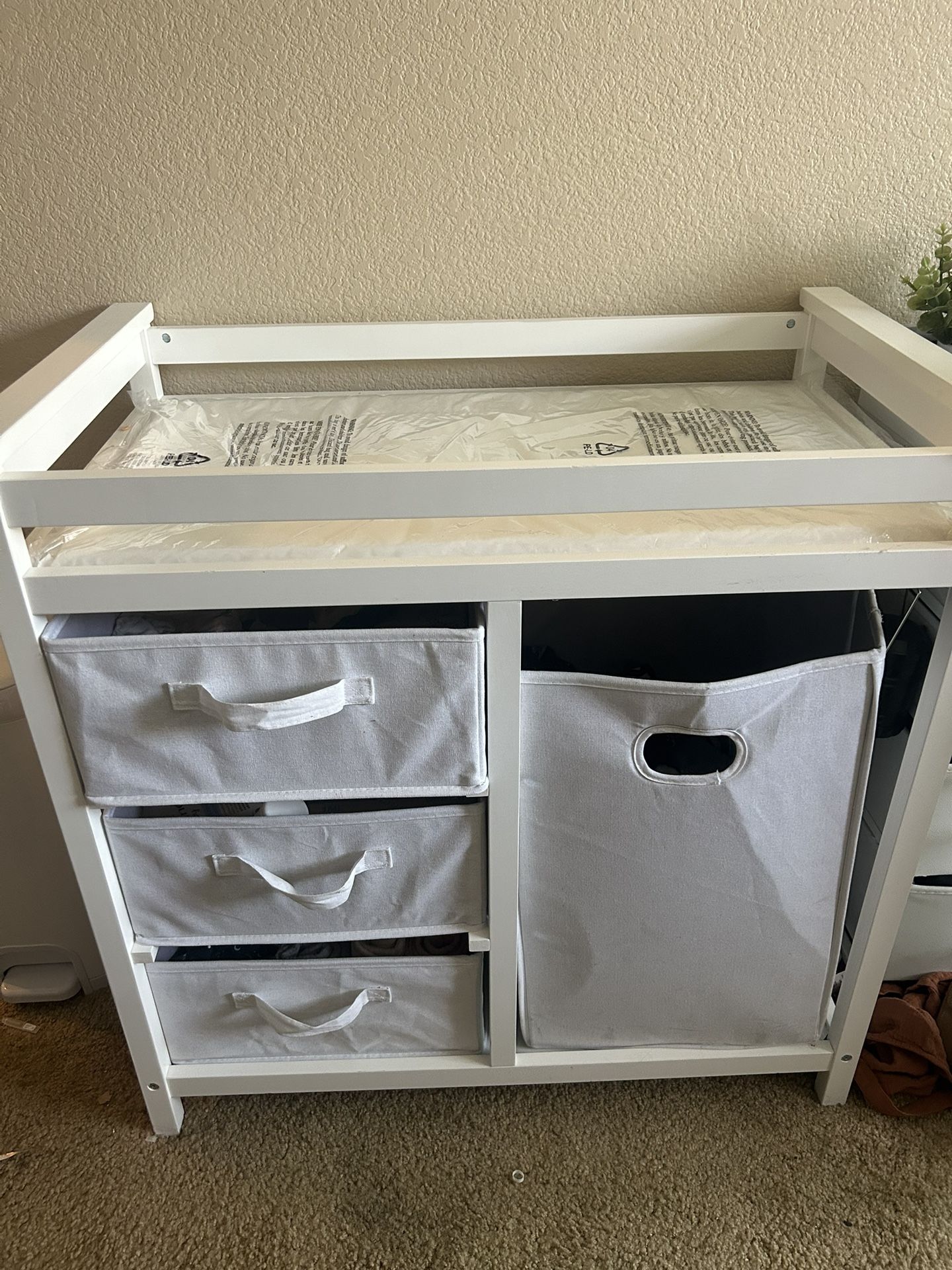 BABY CHANGING TABLE