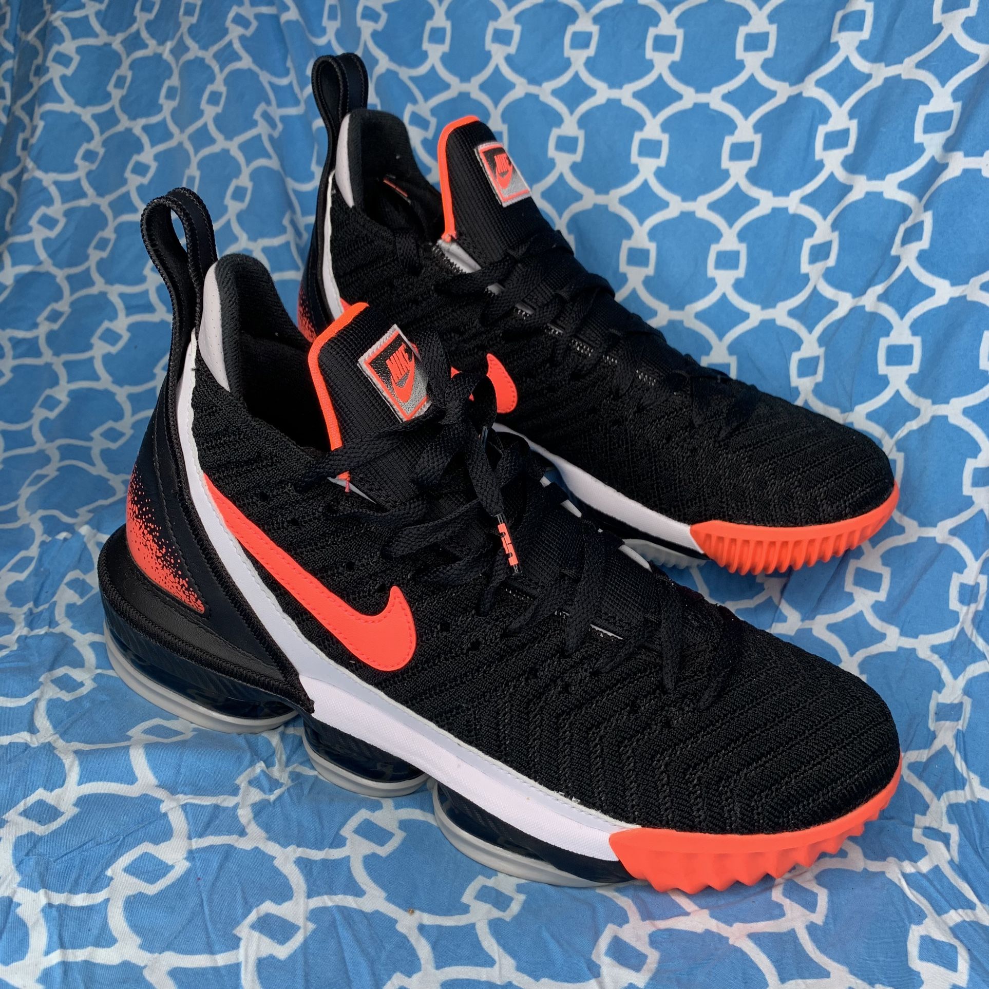 Nike Men’s size 10.5 Lebron 16 tech challenge hit lava black red bred sneakers